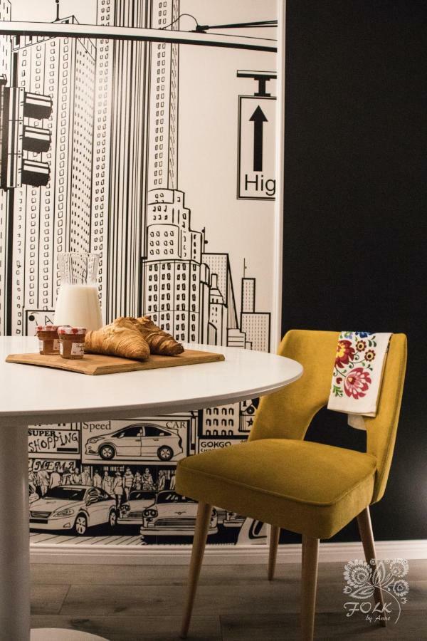 Apartment Folk By Anne & *